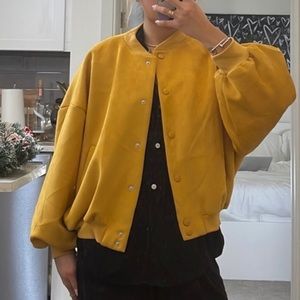 Yellow bomberjacket